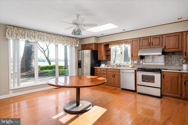 112 PARK AVE, Edgewater, MD 21037