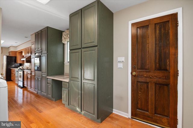112 PARK AVE, Edgewater, MD 21037