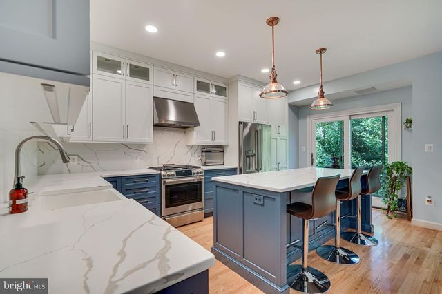 150 REES PL, Falls Church, VA 22046