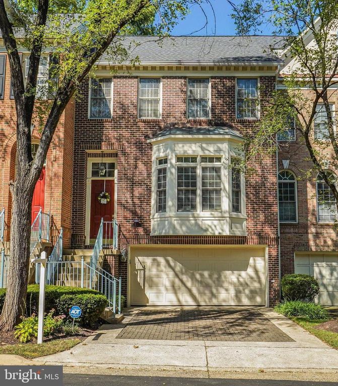 150 REES PL, Falls Church, VA 22046