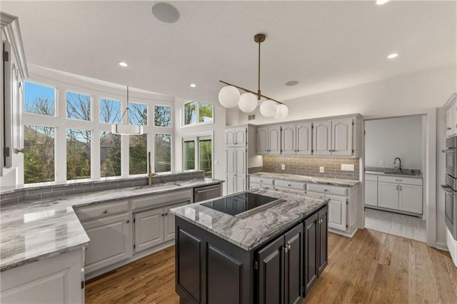 15617 Pawnee Street, Overland Park, KS 66224