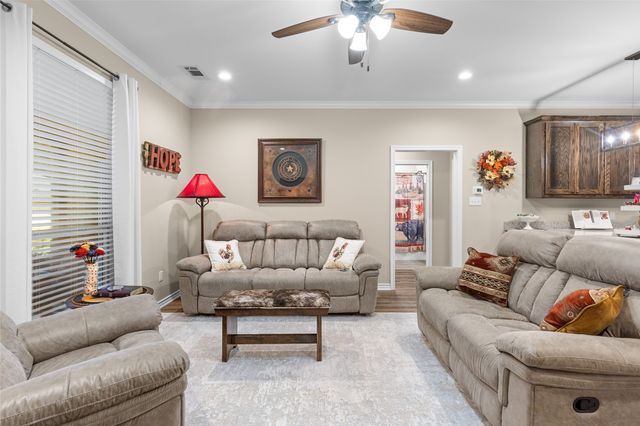 123 Oak Street, Emory, TX 75440