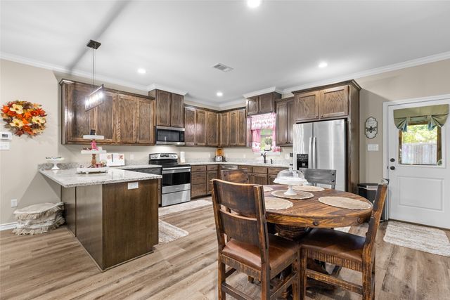 123 Oak Street, Emory, TX 75440