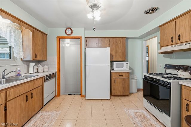 9537 Elsmere Drive, Parma, OH 44130