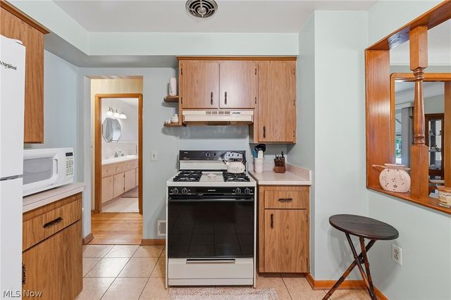 9537 Elsmere Drive, Parma, OH 44130