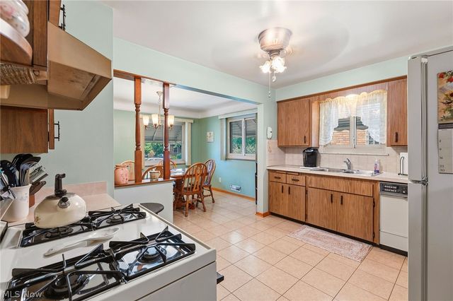 9537 Elsmere Drive, Parma, OH 44130