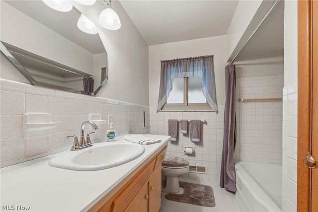 9537 Elsmere Drive, Parma, OH 44130