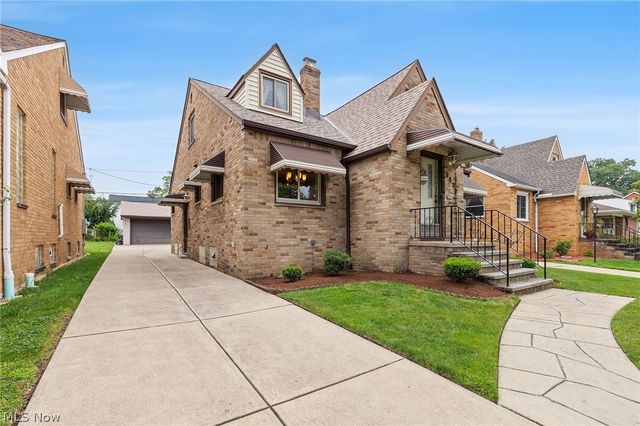 9537 Elsmere Drive, Parma, OH 44130