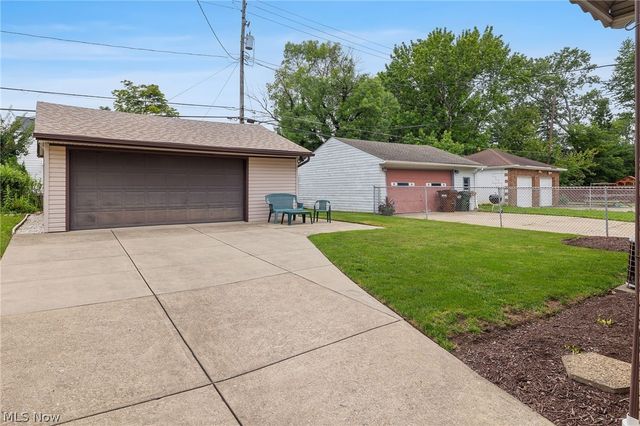 9537 Elsmere Drive, Parma, OH 44130