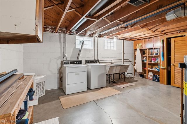 9537 Elsmere Drive, Parma, OH 44130