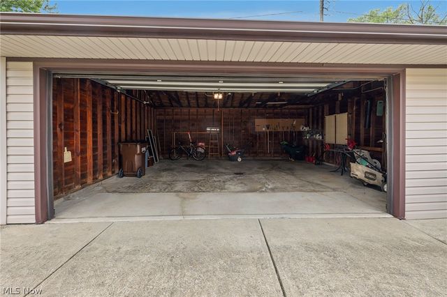 9537 Elsmere Drive, Parma, OH 44130