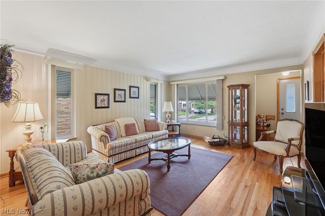 9537 Elsmere Drive, Parma, OH 44130