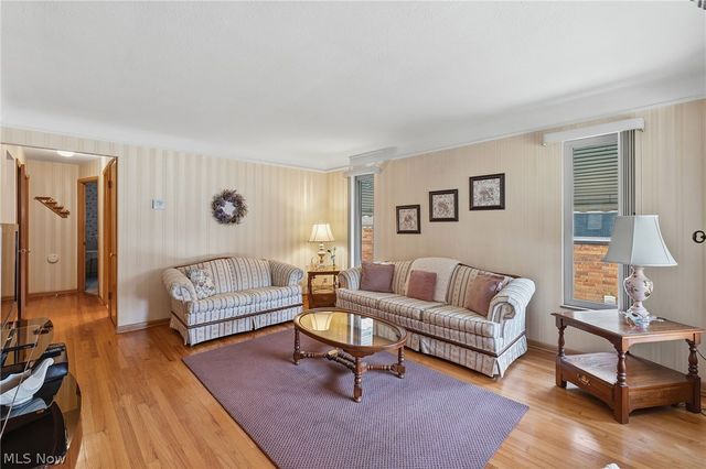 9537 Elsmere Drive, Parma, OH 44130