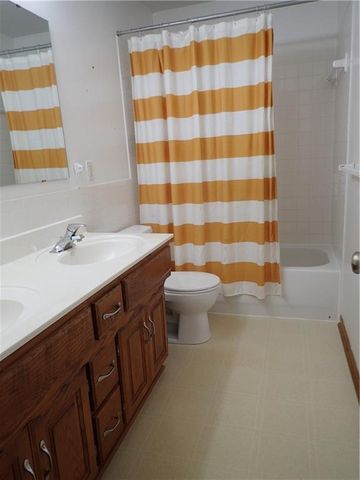 2924 SW Silverspur Road, Lee's Summit, MO 64081