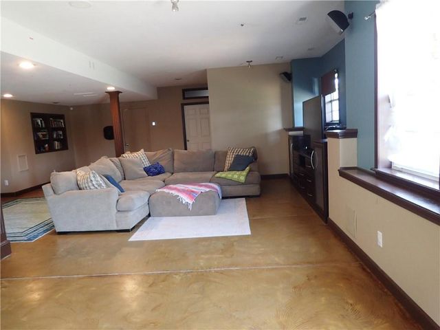 2924 SW Silverspur Road, Lee's Summit, MO 64081