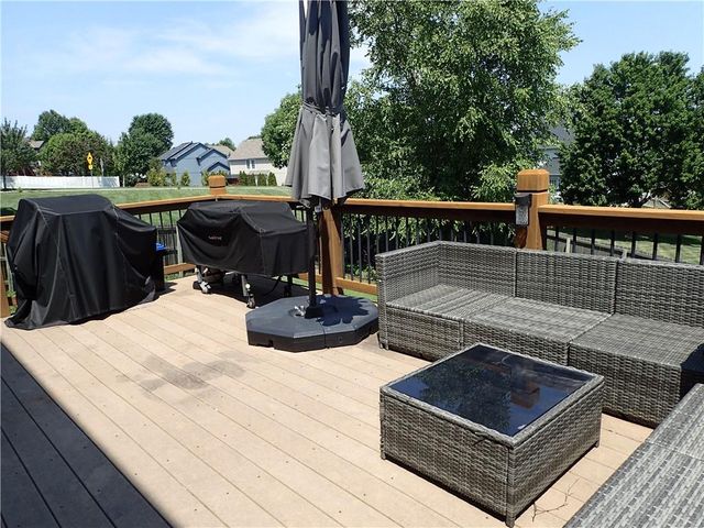 2924 SW Silverspur Road, Lee's Summit, MO 64081