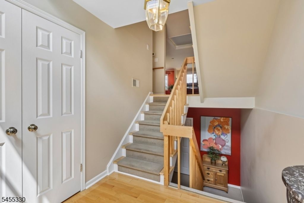 7 Dorset Cir, Caldwell Boro Twp., NJ 07006 — photo 5