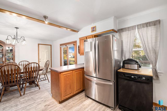 915 N Lincoln Ave Avenue, Madison, SD 57042