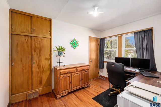 915 N Lincoln Ave Avenue, Madison, SD 57042