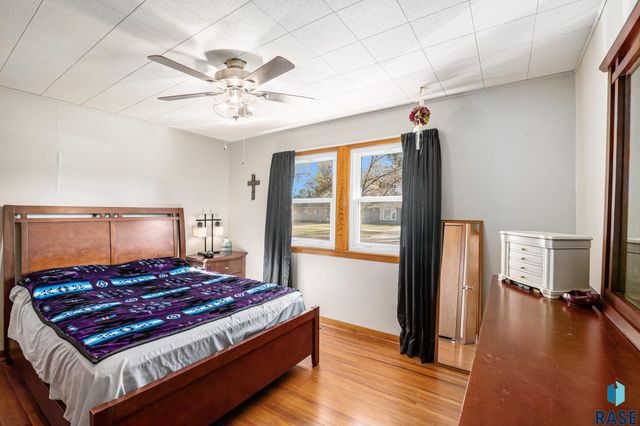 915 N Lincoln Ave Avenue, Madison, SD 57042