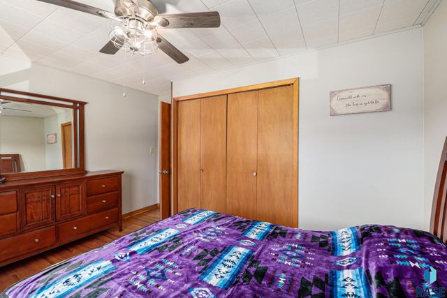 915 N Lincoln Ave Avenue, Madison, SD 57042