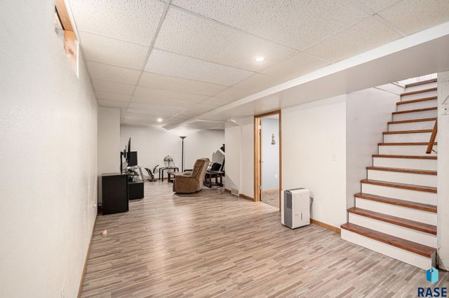 915 N Lincoln Ave Avenue, Madison, SD 57042