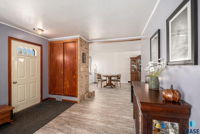 915 N Lincoln Ave Avenue, Madison, SD 57042