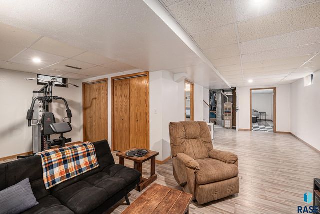 915 N Lincoln Ave Avenue, Madison, SD 57042