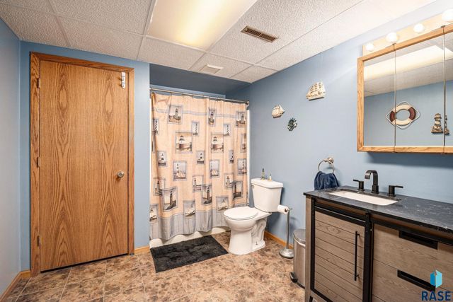 915 N Lincoln Ave Avenue, Madison, SD 57042