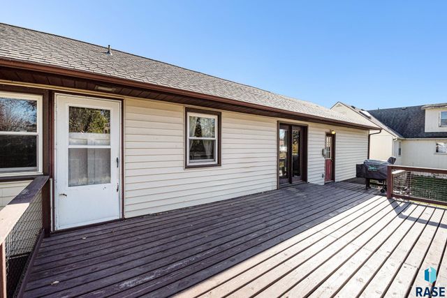 915 N Lincoln Ave Avenue, Madison, SD 57042