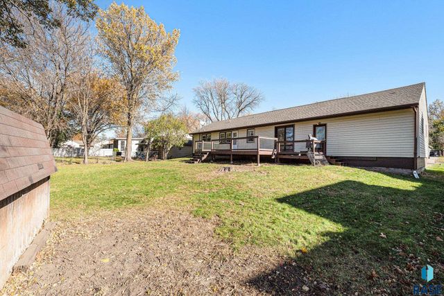 915 N Lincoln Ave Avenue, Madison, SD 57042