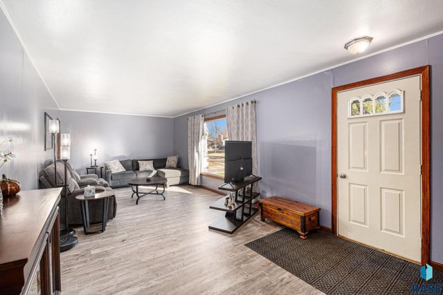 915 N Lincoln Ave Avenue, Madison, SD 57042