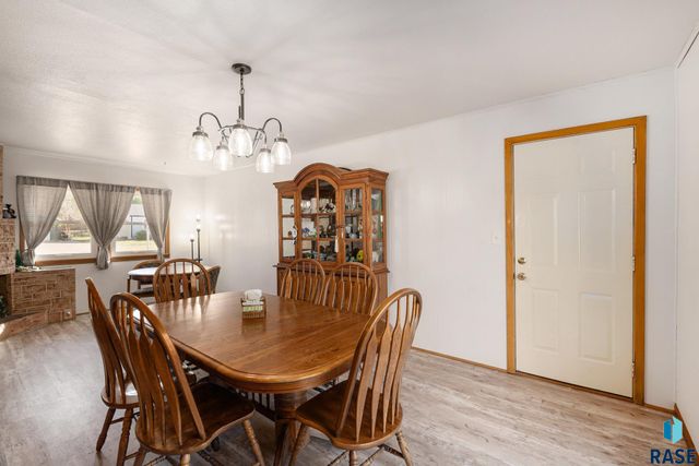 915 N Lincoln Ave Avenue, Madison, SD 57042