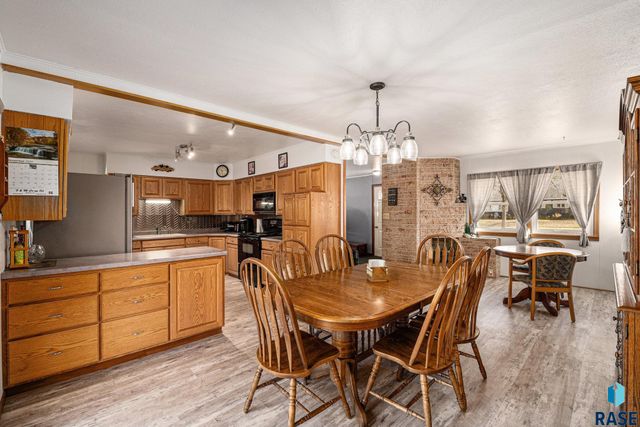 915 N Lincoln Ave Avenue, Madison, SD 57042