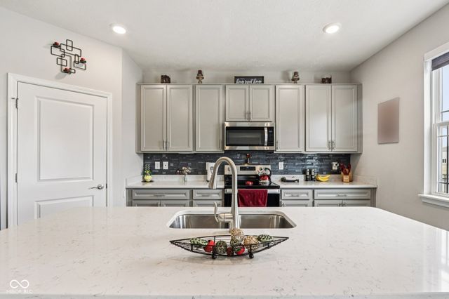 1944 Fairmount Drive, Greenfield, IN 46140