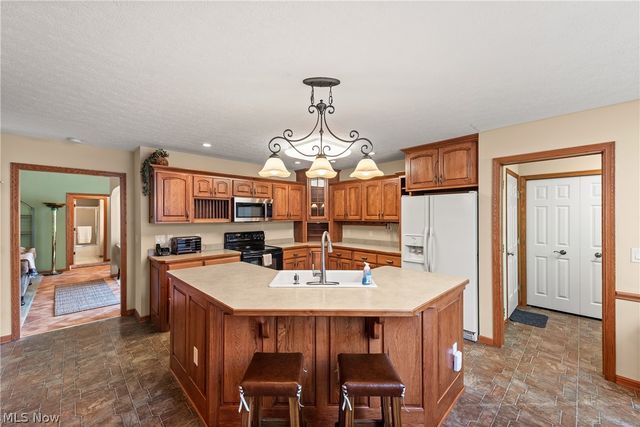 6340 Mallard Creek Run, Lorain, OH 44053