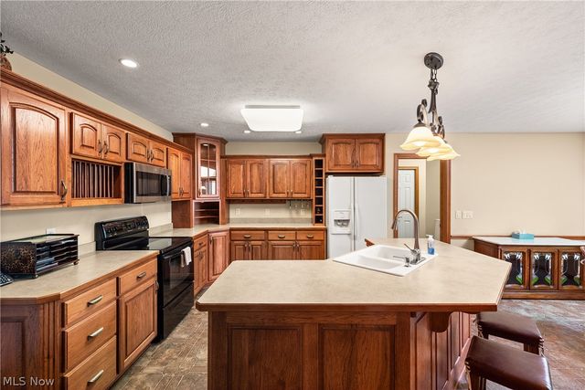 6340 Mallard Creek Run, Lorain, OH 44053