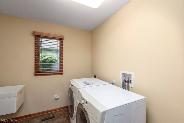 6340 Mallard Creek Run, Lorain, OH 44053