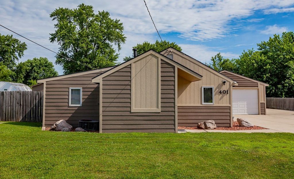 401 NW 50th Place, Des Moines, IA 50313