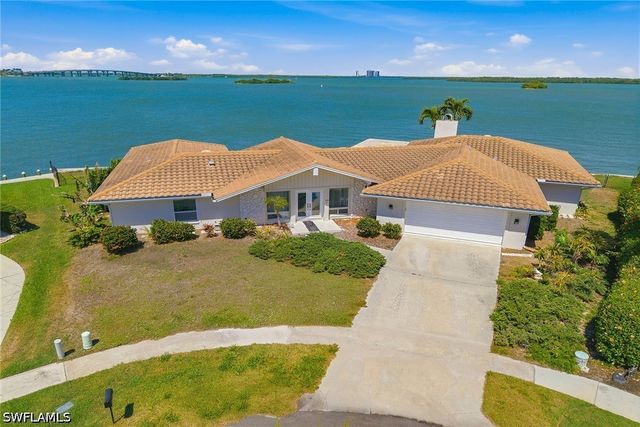 1792 Piedmont CT, Marco Island, FL 34145