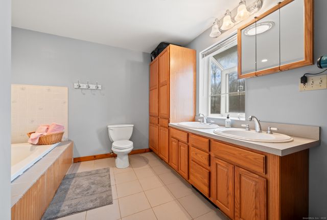 57 Pope Road, Oxford, CT 06478