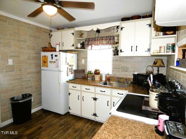 855 Goolsby Street, Marion, VA 24354