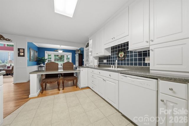 1756 12th Street Drive NW, Hickory, NC 28601