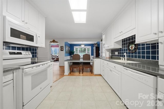 1756 12th Street Drive NW, Hickory, NC 28601