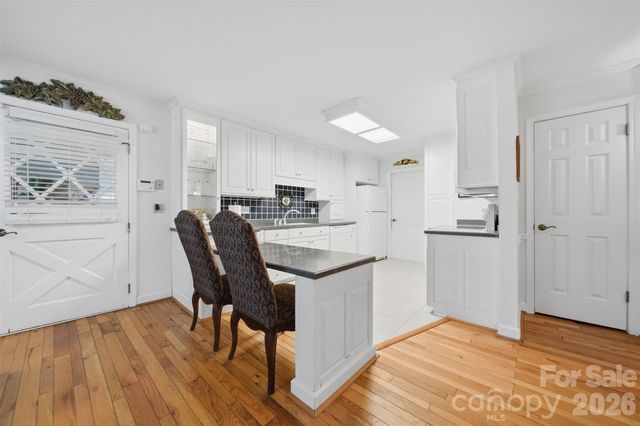 1756 12th Street Drive NW, Hickory, NC 28601