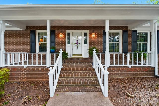 1756 12th Street Drive NW, Hickory, NC 28601