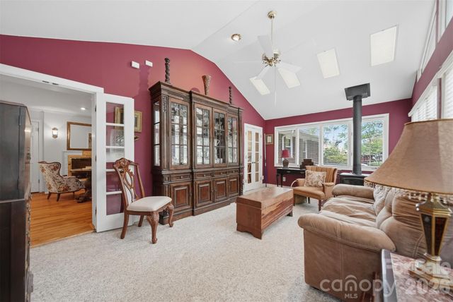 1756 12th Street Drive NW, Hickory, NC 28601