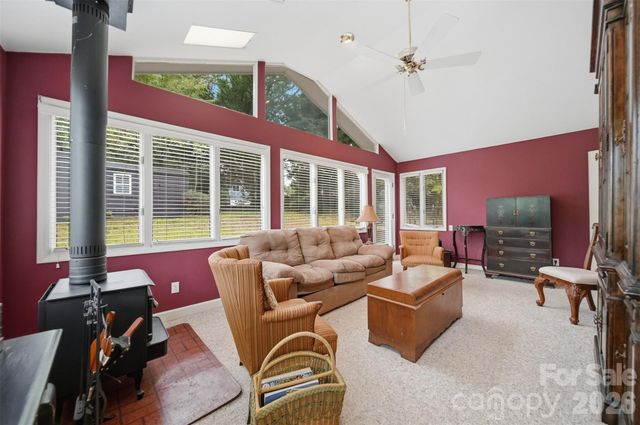 1756 12th Street Drive NW, Hickory, NC 28601