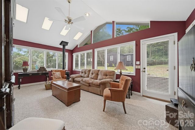 1756 12th Street Drive NW, Hickory, NC 28601