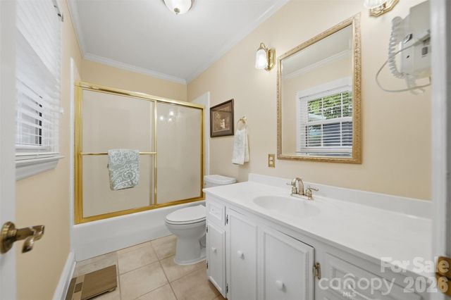 1756 12th Street Drive NW, Hickory, NC 28601